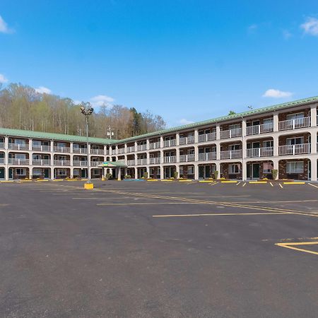 Surestay Hotel By Best Western Summersville Exterior photo