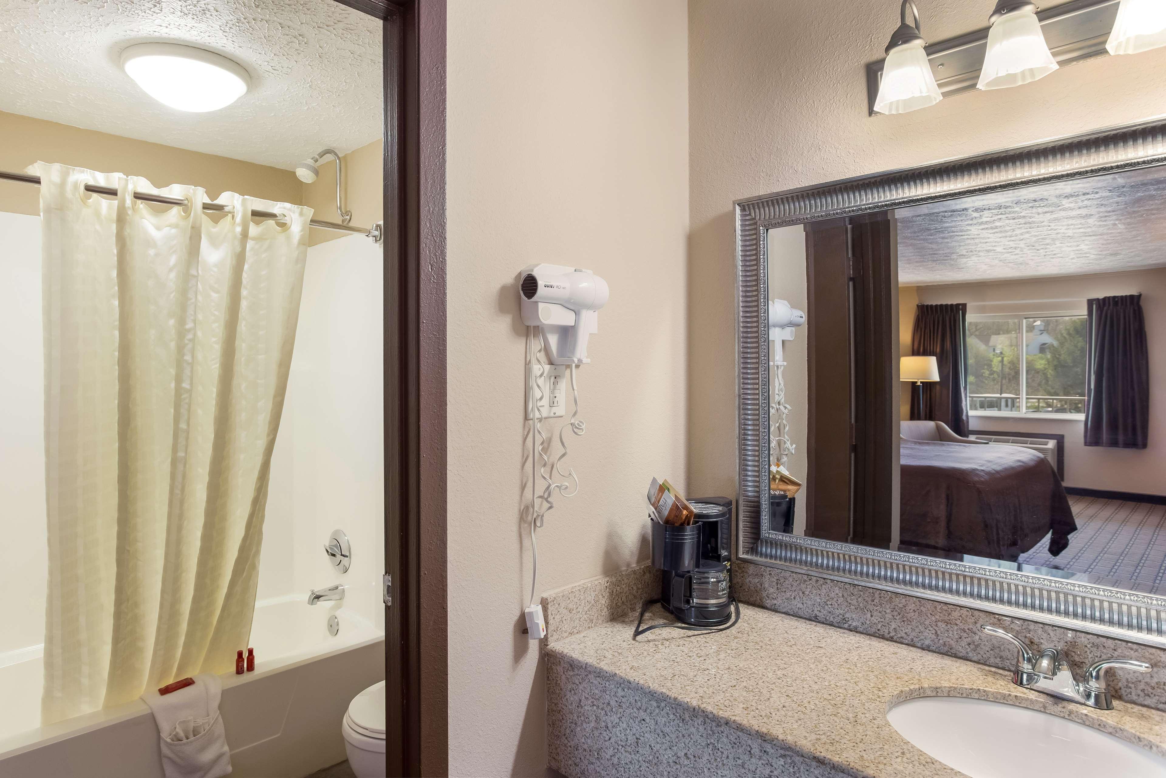 Surestay Hotel By Best Western Summersville Exterior photo
