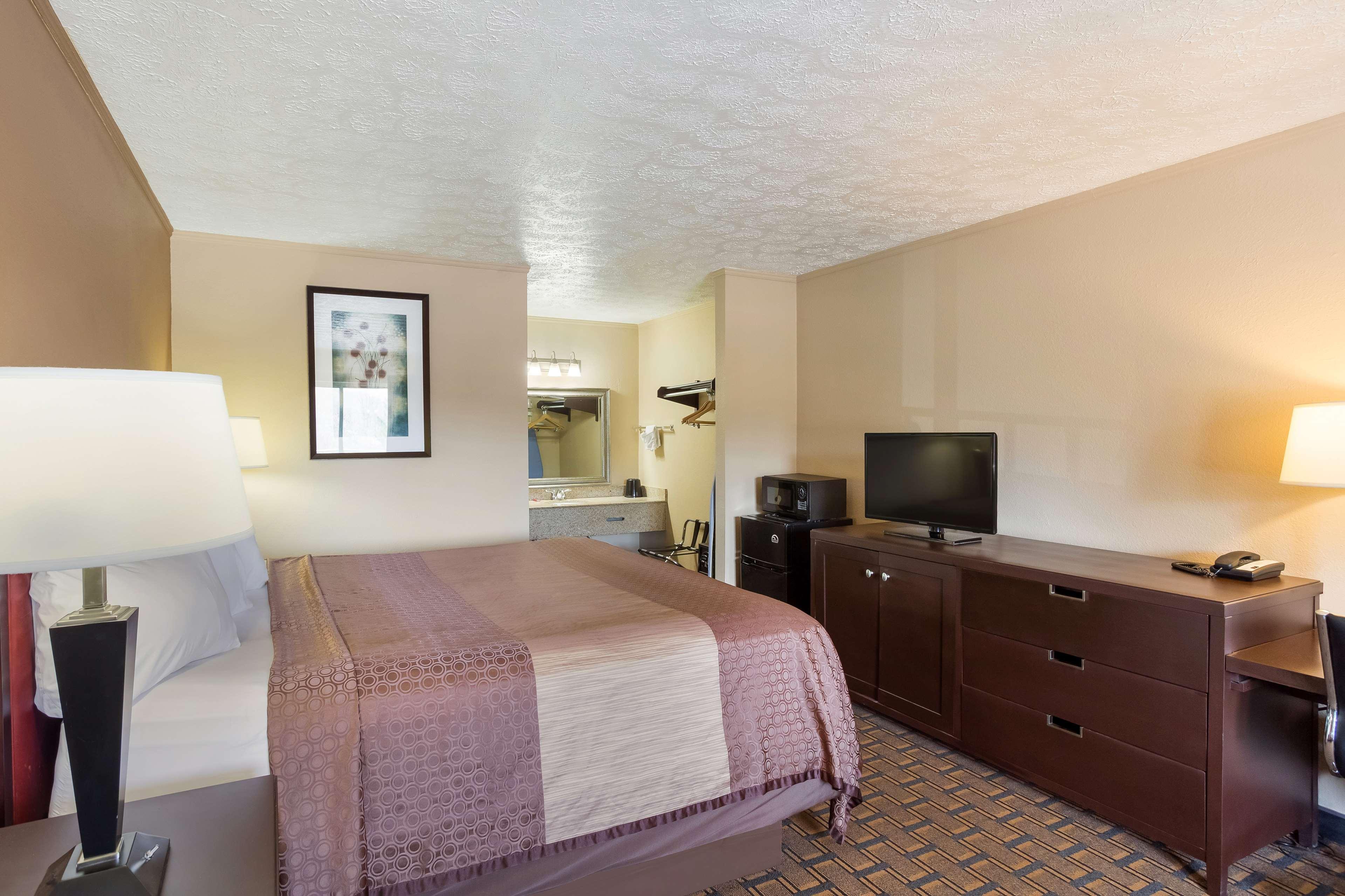 Surestay Hotel By Best Western Summersville Exterior photo