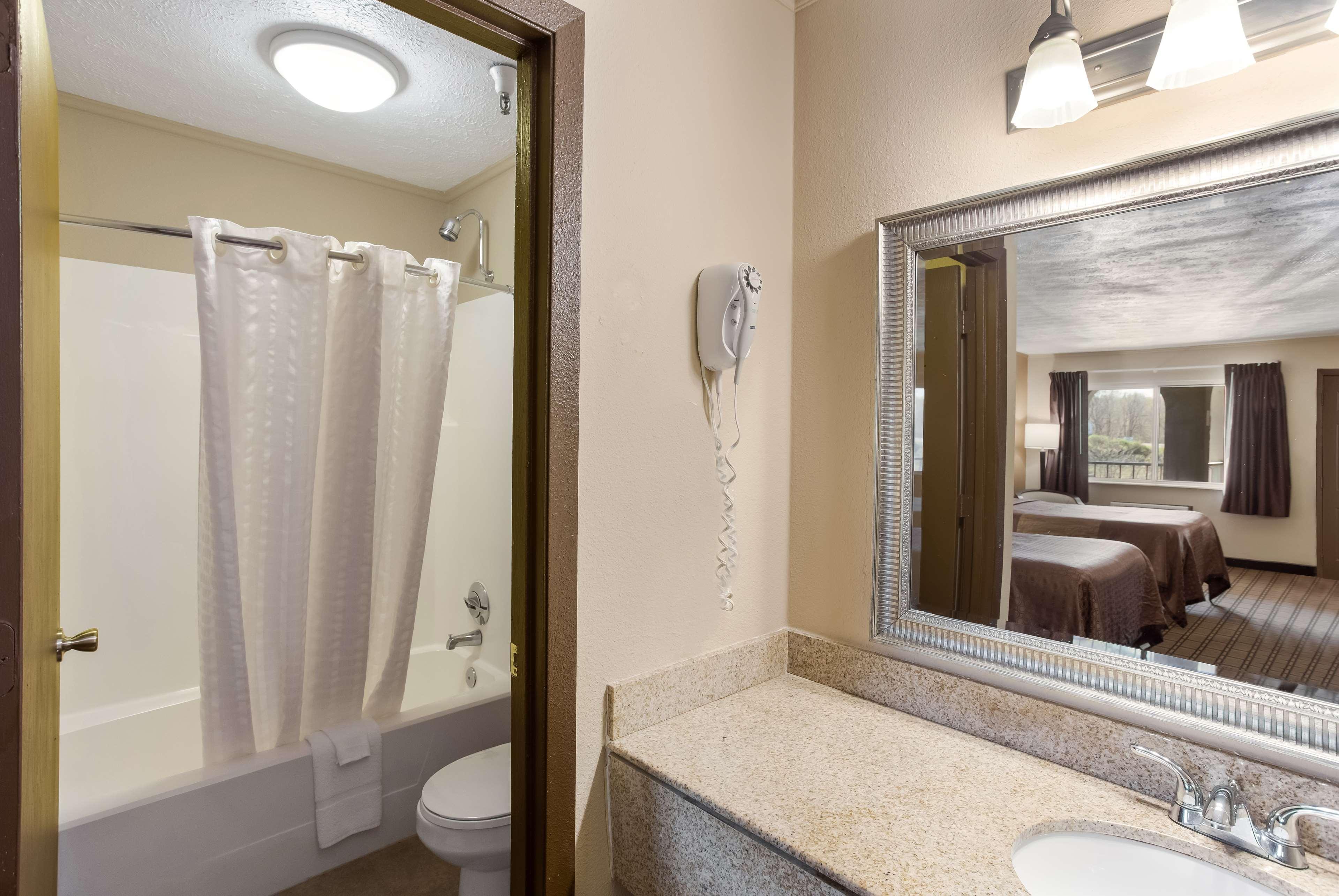 Surestay Hotel By Best Western Summersville Exterior photo