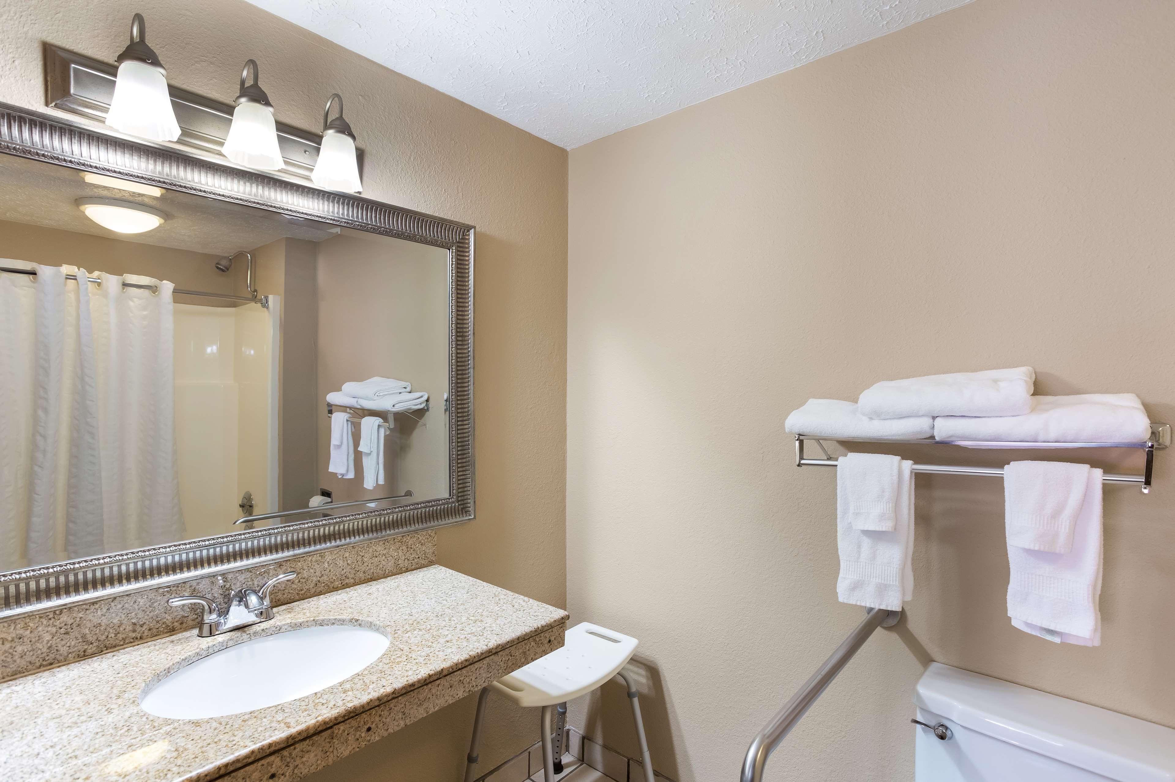 Surestay Hotel By Best Western Summersville Exterior photo