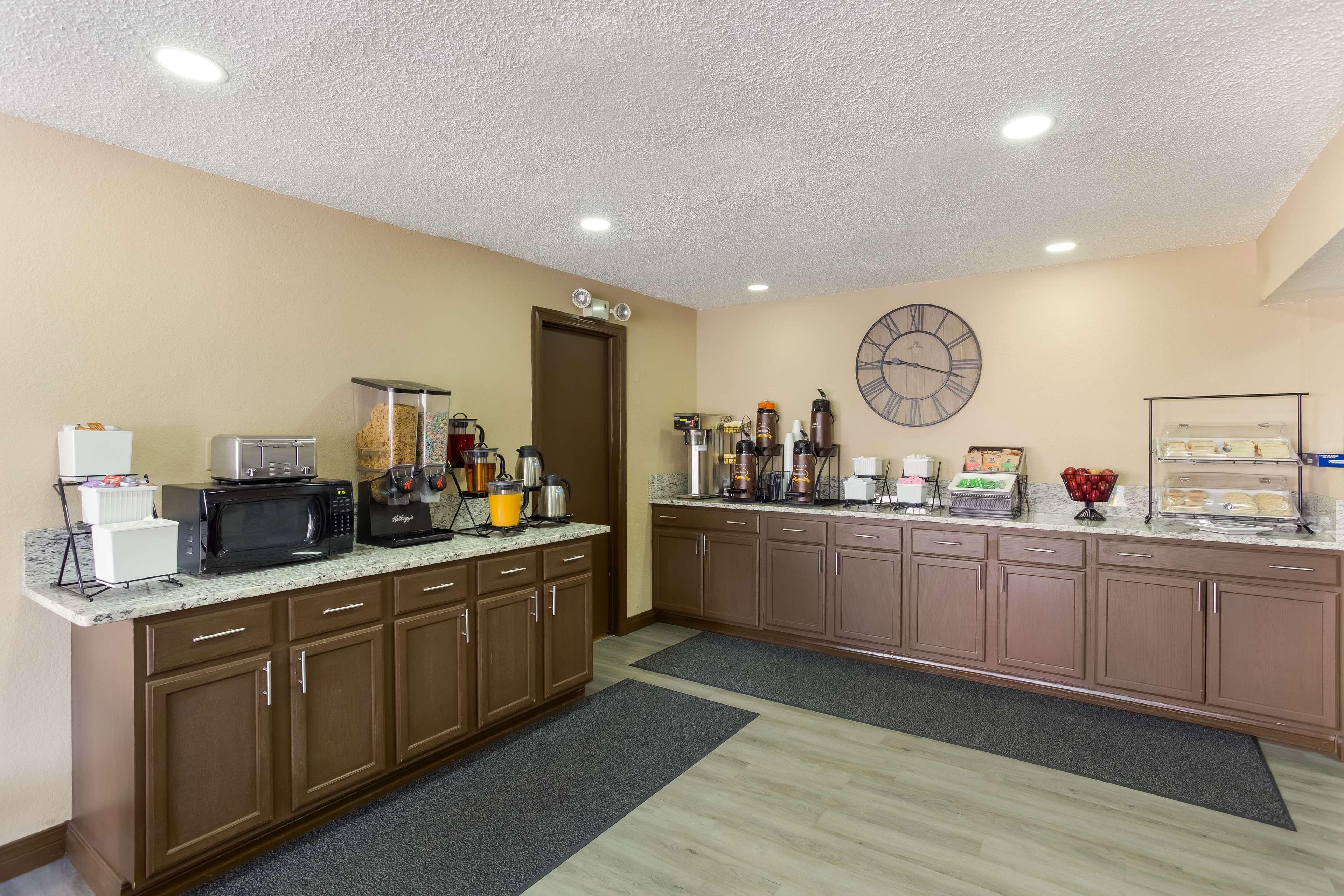 Surestay Hotel By Best Western Summersville Exterior photo