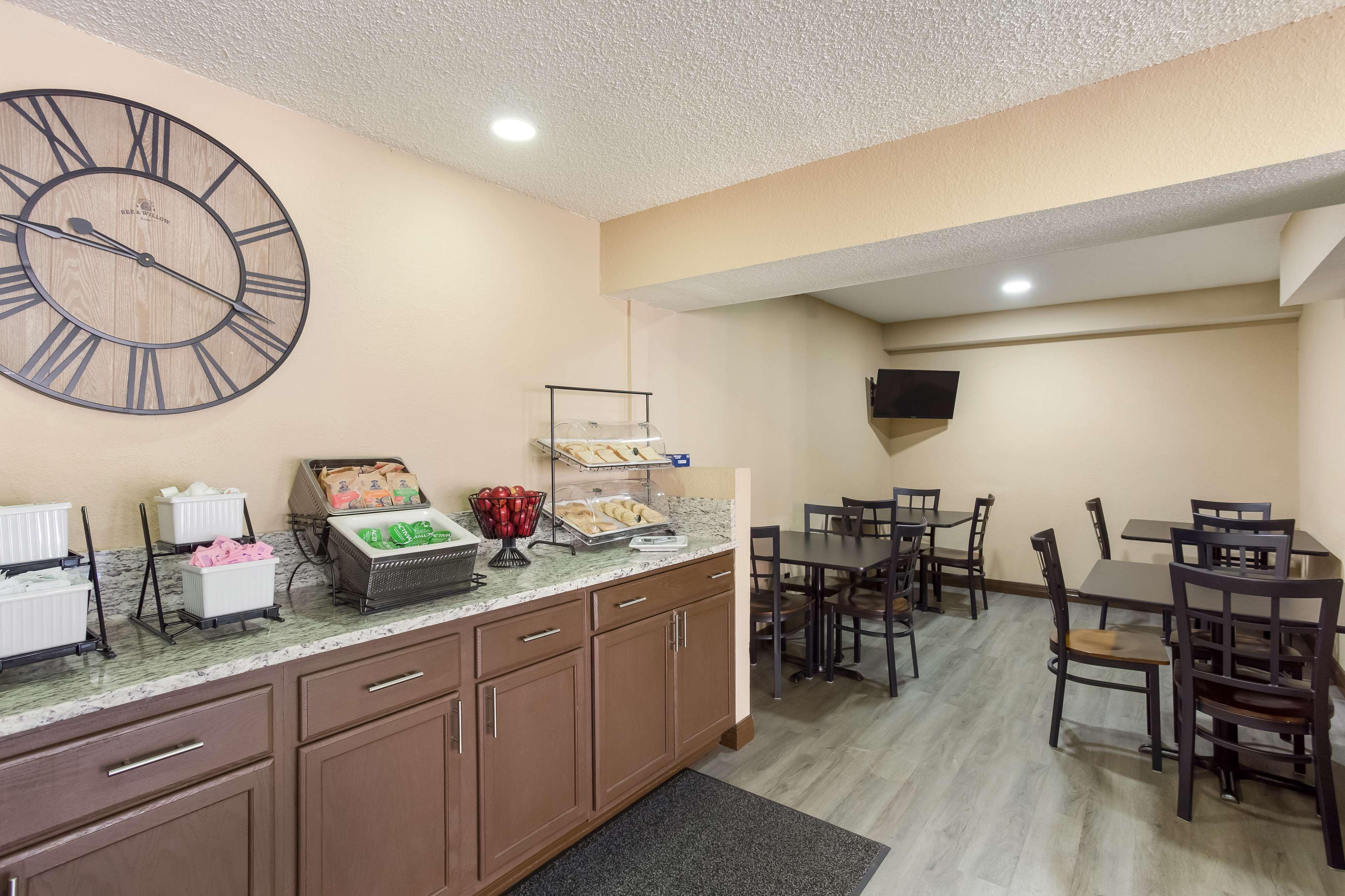 Surestay Hotel By Best Western Summersville Exterior photo