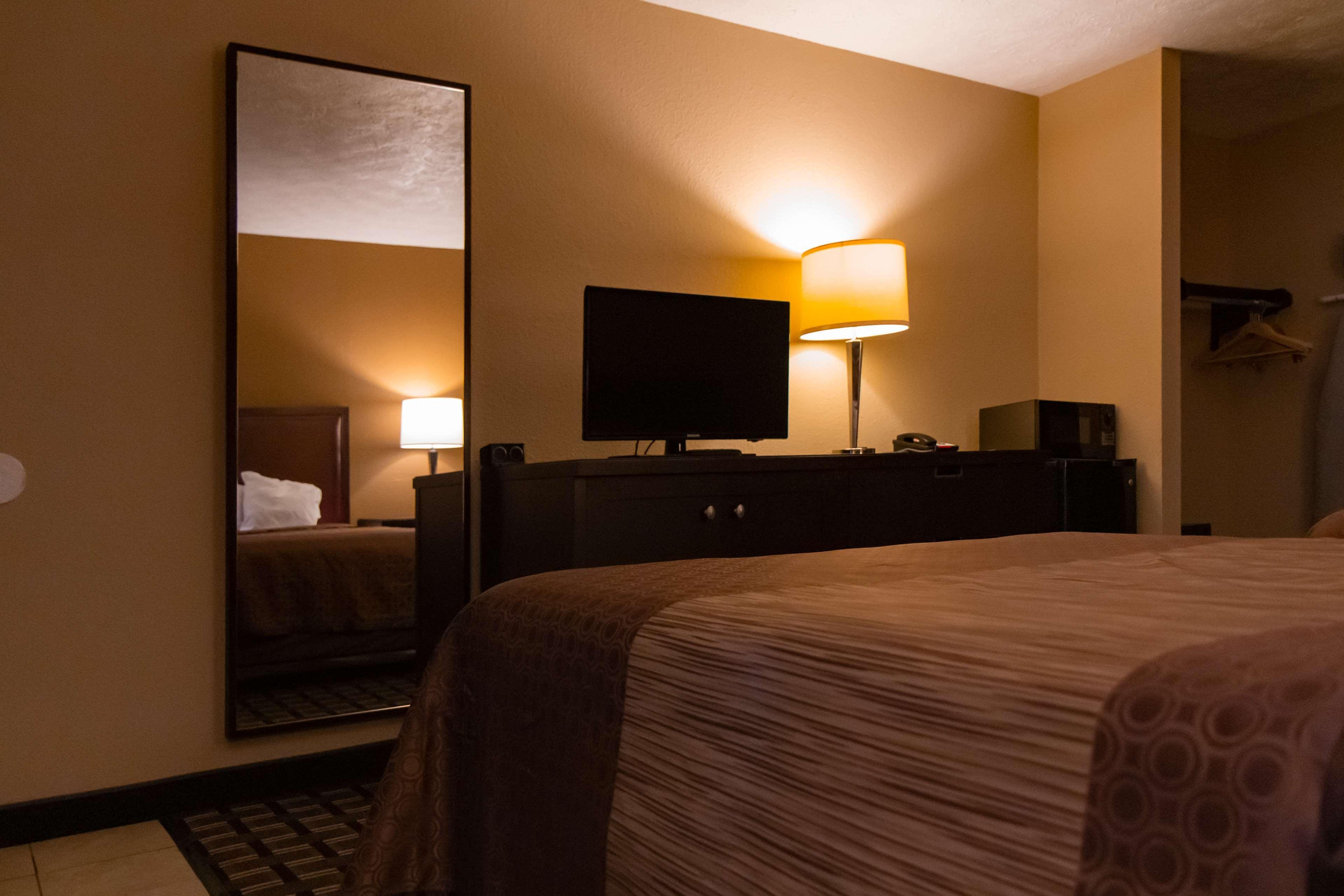Surestay Hotel By Best Western Summersville Exterior photo